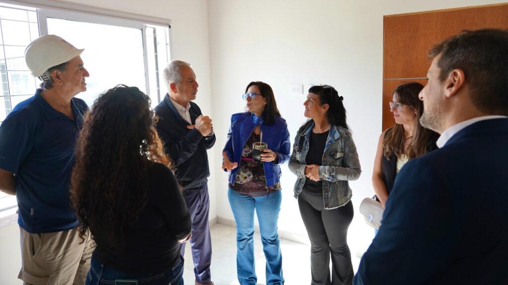 Alak y Batakis recorrieron las 175 viviendas en Romero: impacto social y político en La Plata