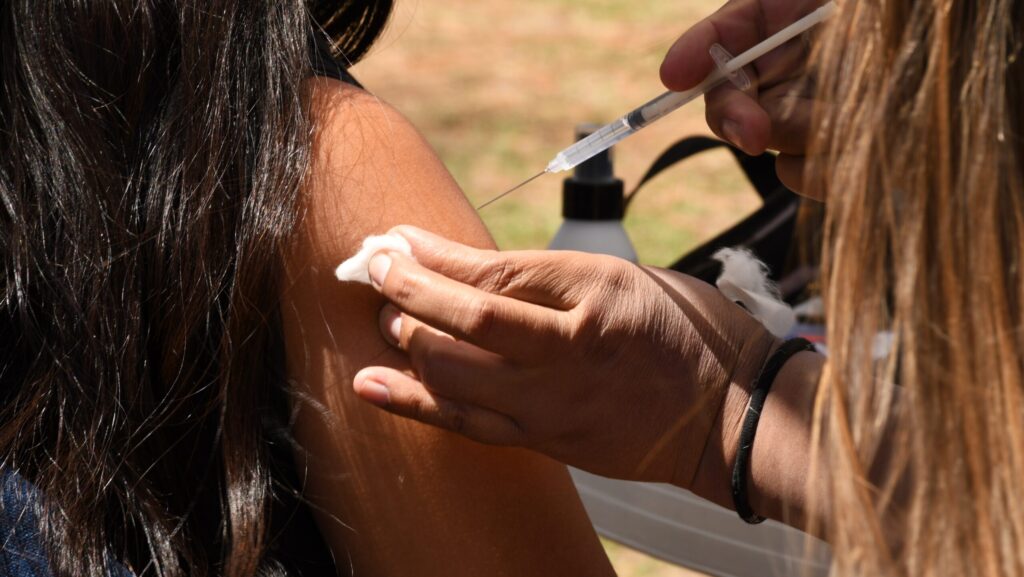 Inició la campaña de vacunación antigripal: quiénes pueden aplicarse la dosis en la primera etapa